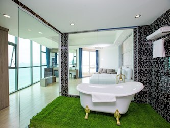 Deluxe Room Front Sea View