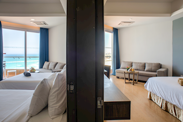 Deluxe Connection Family Room