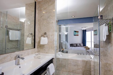 Deluxe Connection Family Room