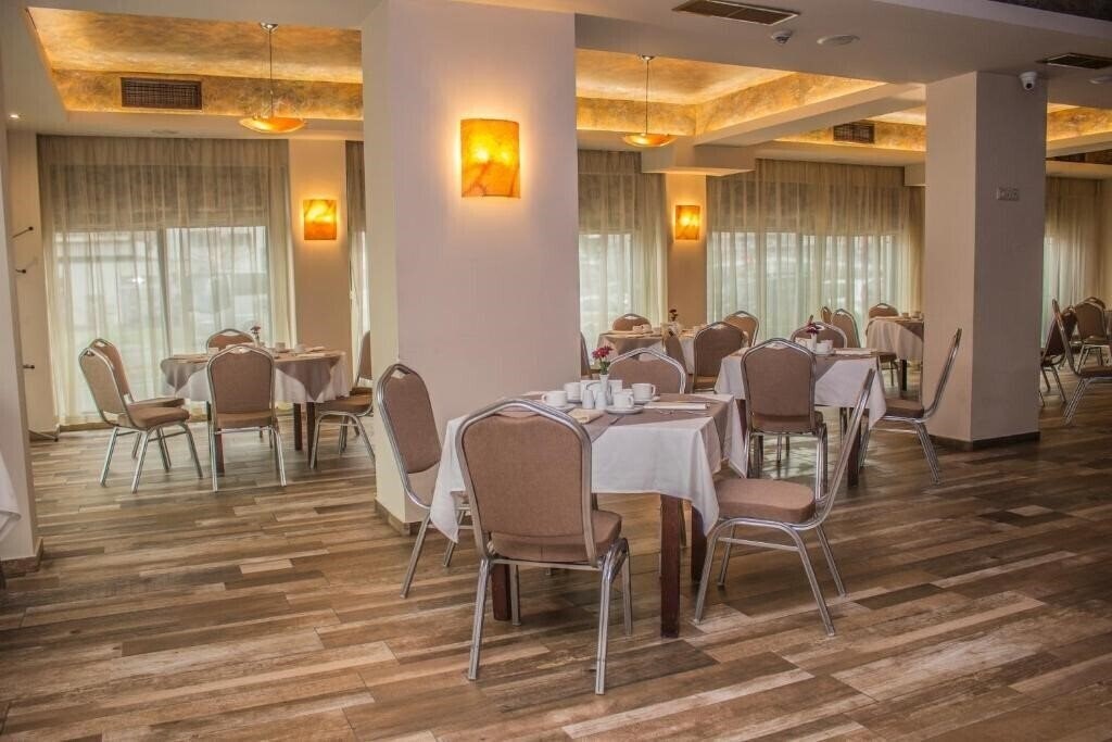 Imaginea Golden Tulip Varna 4*