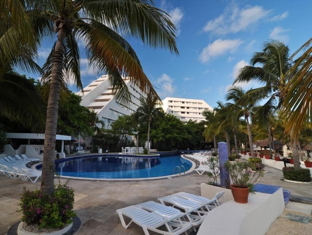 Фотография Oasis Palm Beach 4*